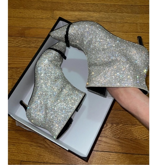 Brand from Europe. Super super super blingbling. Super beautiful shoes. - Picture 6 of 12